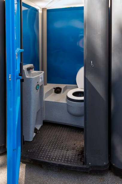Best Portable restroom trailer rental  in Farngton Hills, MI